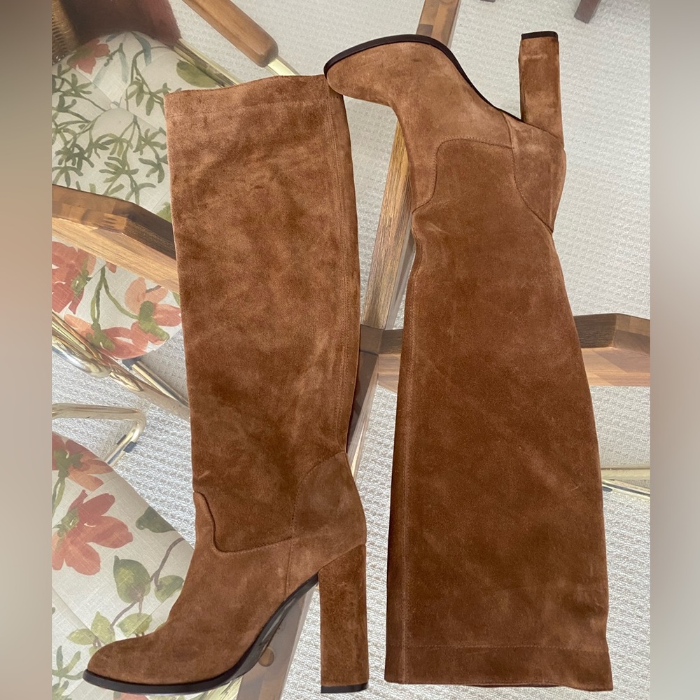Beautiful calf length slouchy suede boots.